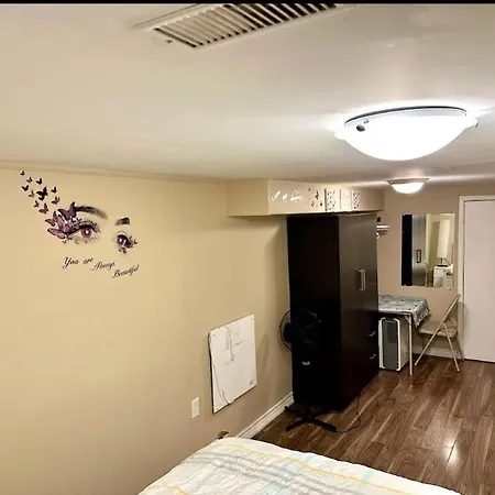 A Room With Tv & Netflix In Walkout Basement Pickering Exterior photo
