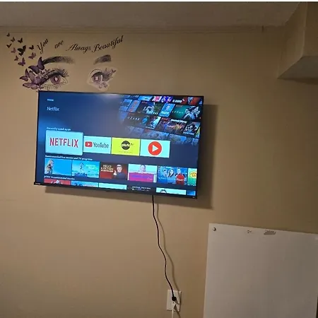 A Room With Tv & Netflix In Walkout Basement Pickering Exterior photo