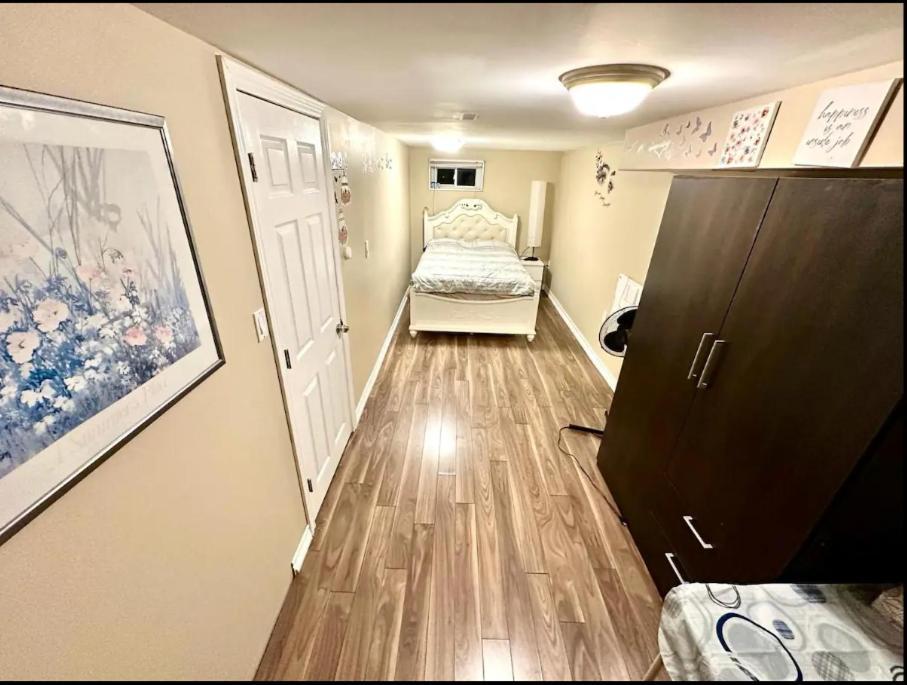 A With Tv & Netflix In Walkout Basement Homestay *