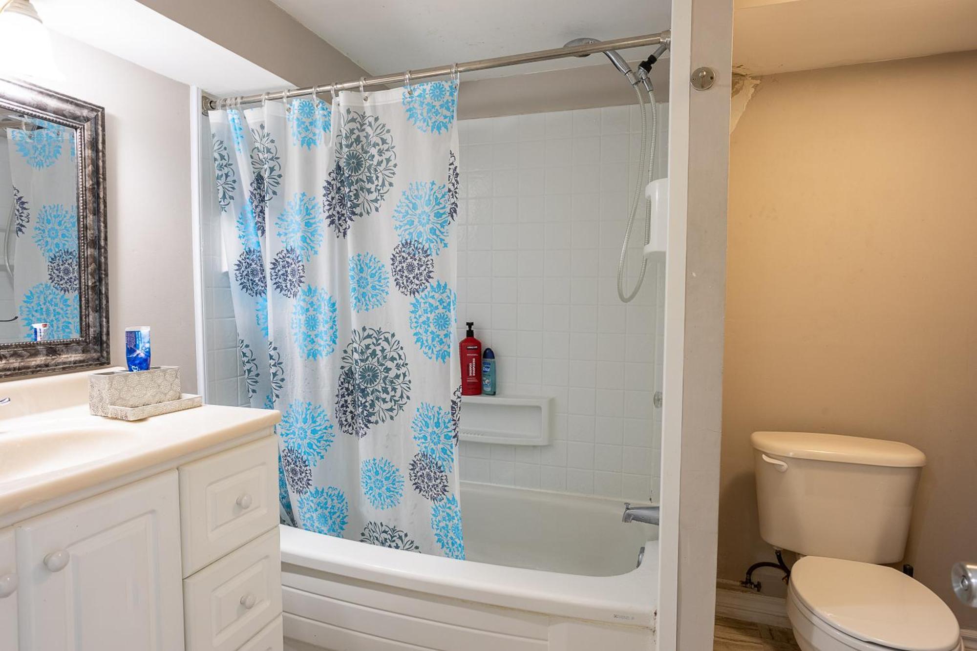 Homestay A With Tv & Netflix In Walkout Basement *