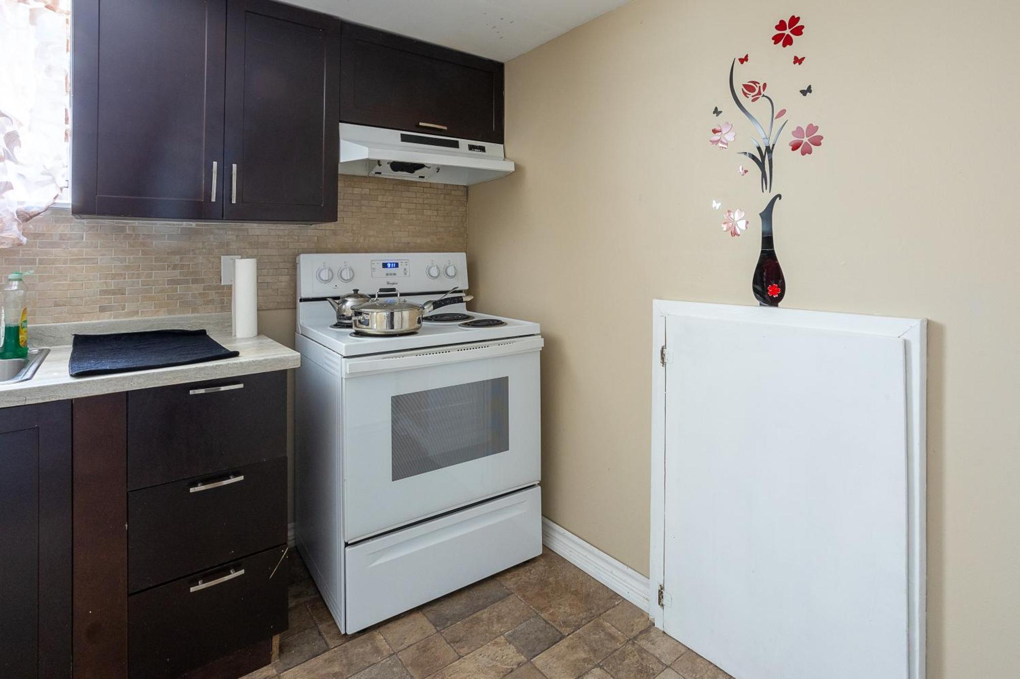 Séjour chez l'habitant A With Tv & Netflix In Walkout Basement