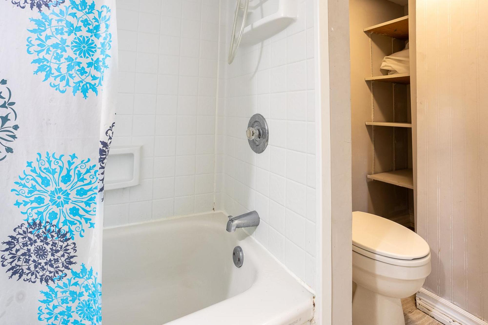 A With Tv & Netflix In Walkout Basement Séjour chez l'habitant *
