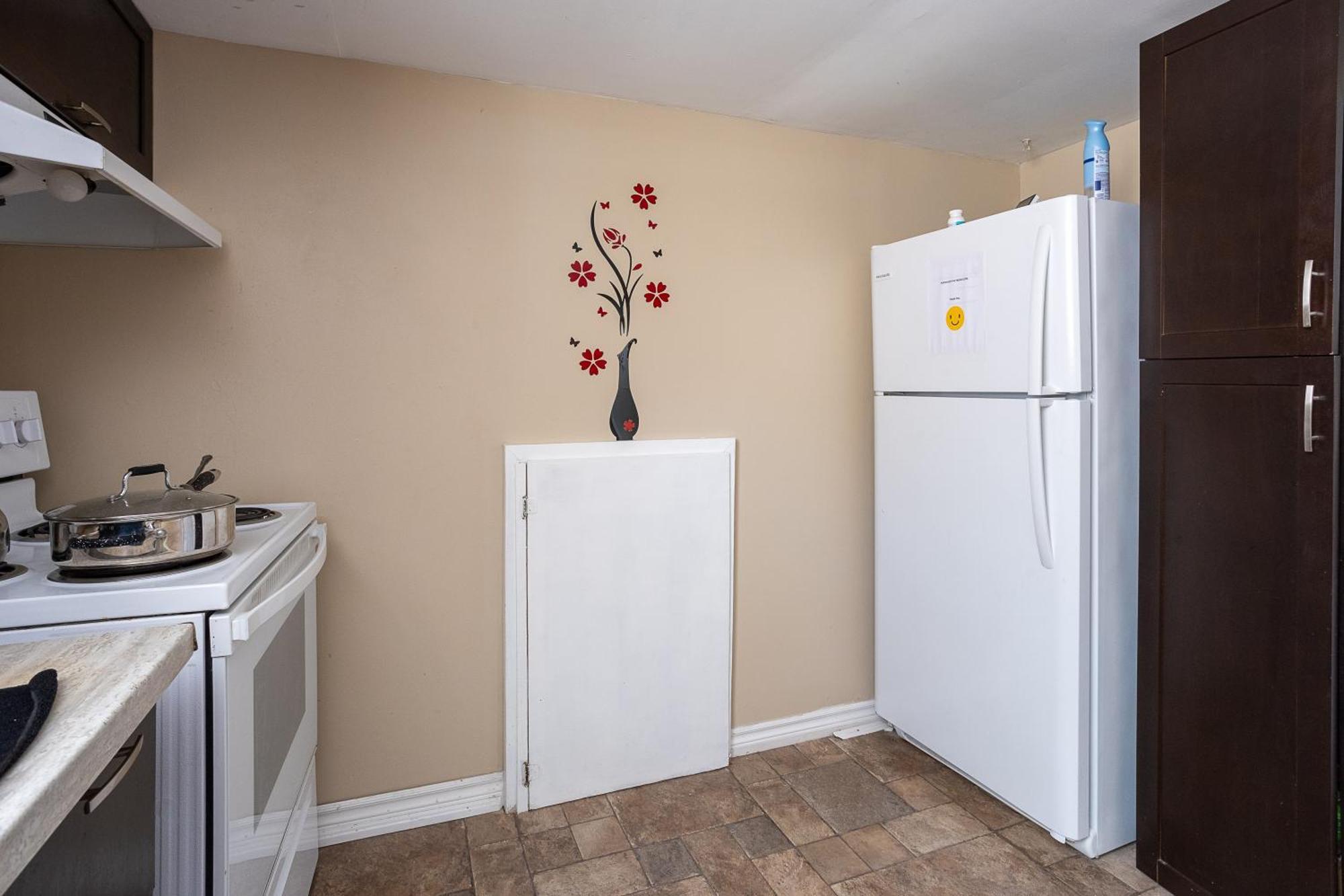 Séjour chez l'habitant A With Tv & Netflix In Walkout Basement Pickering