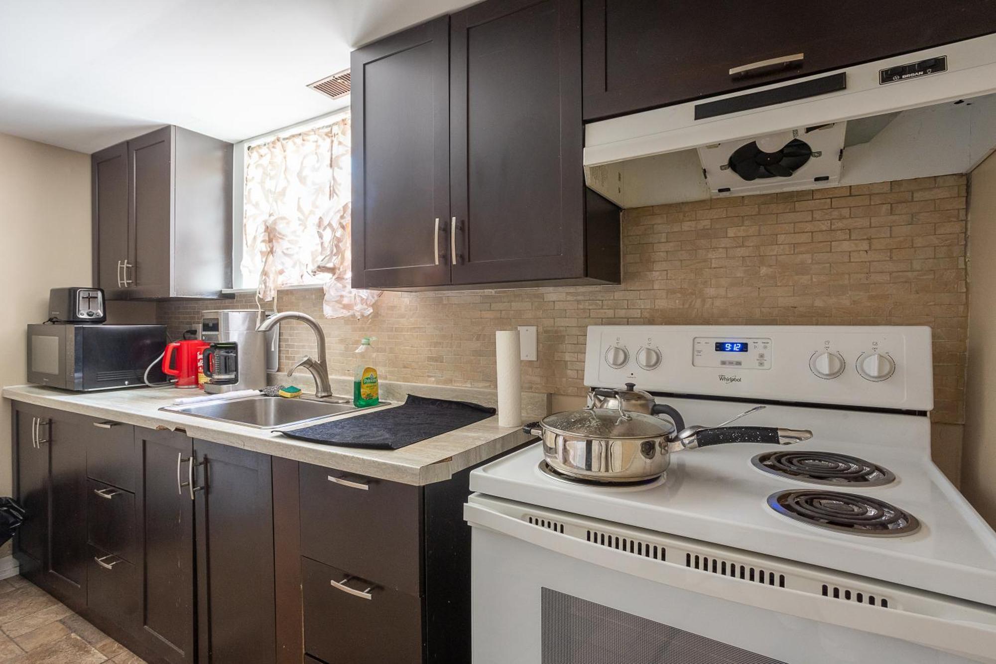 Homestay A With Tv & Netflix In Walkout Basement *