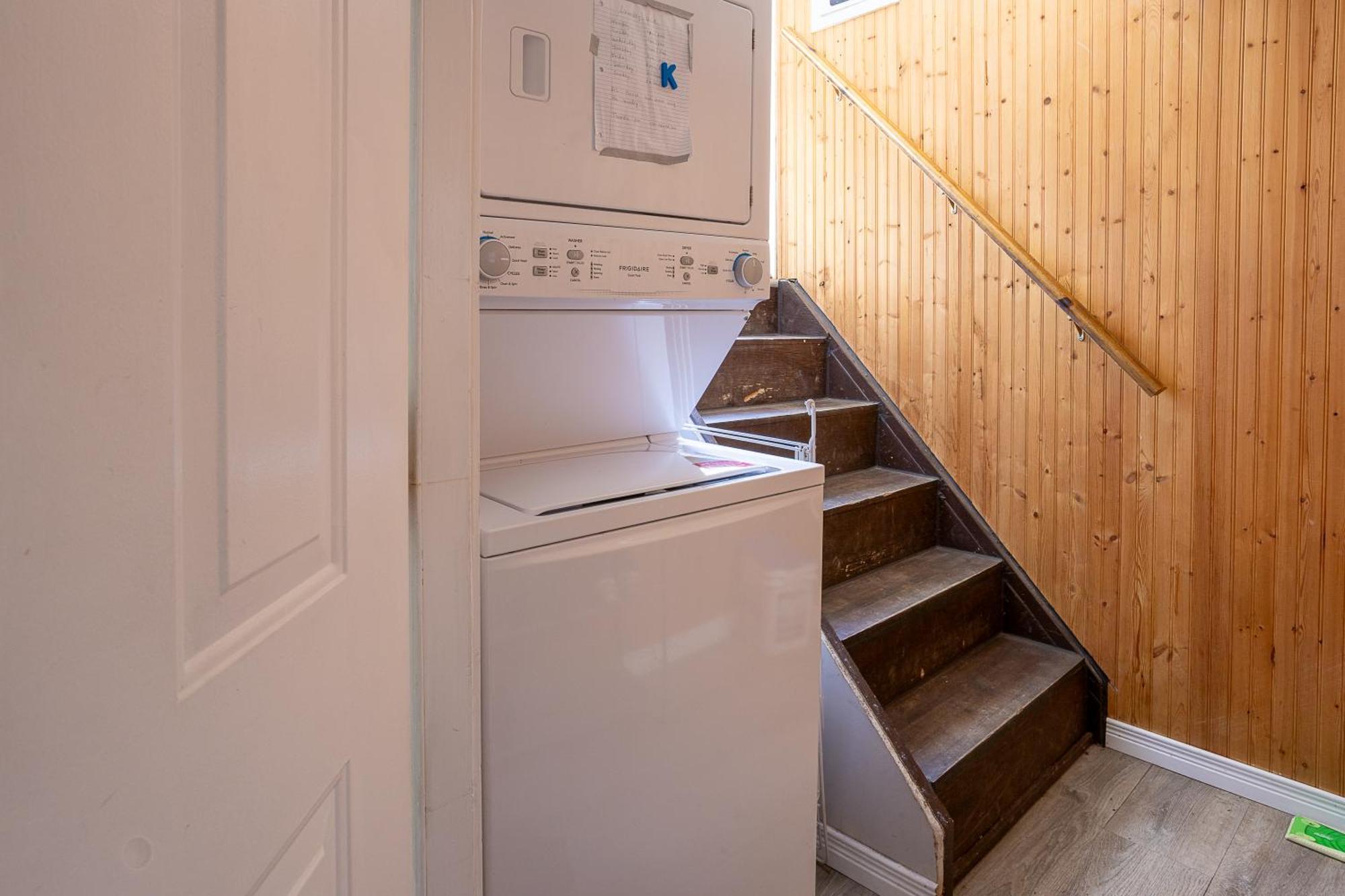 Homestay A With Tv & Netflix In Walkout Basement