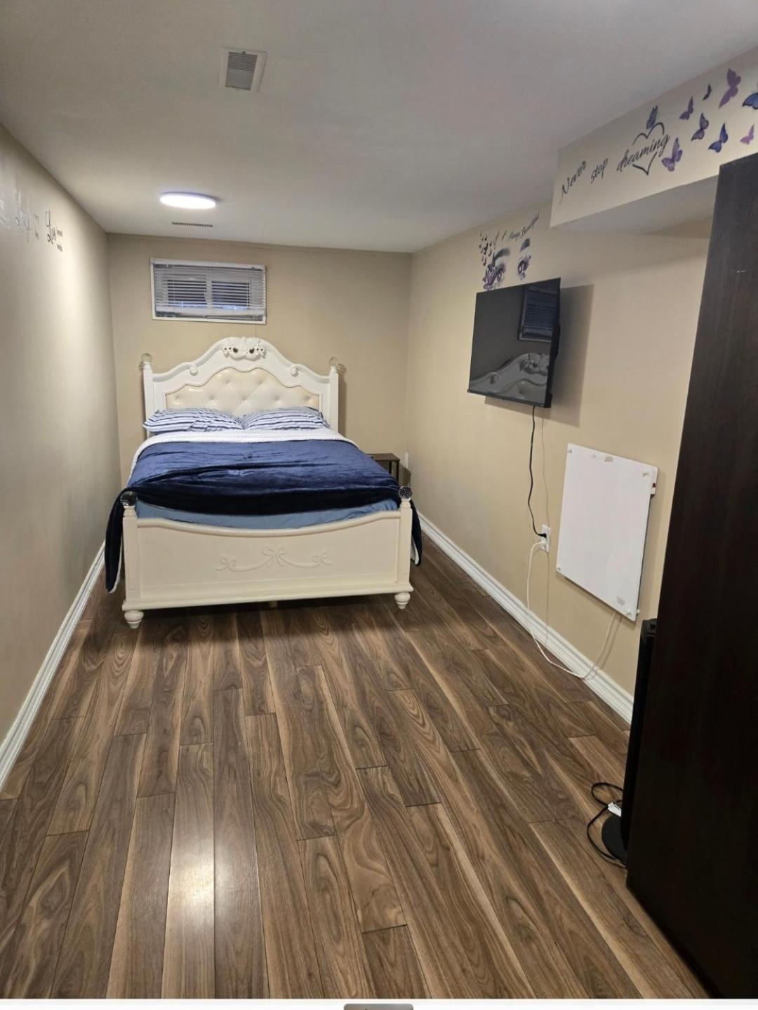 A With Tv & Netflix In Walkout Basement