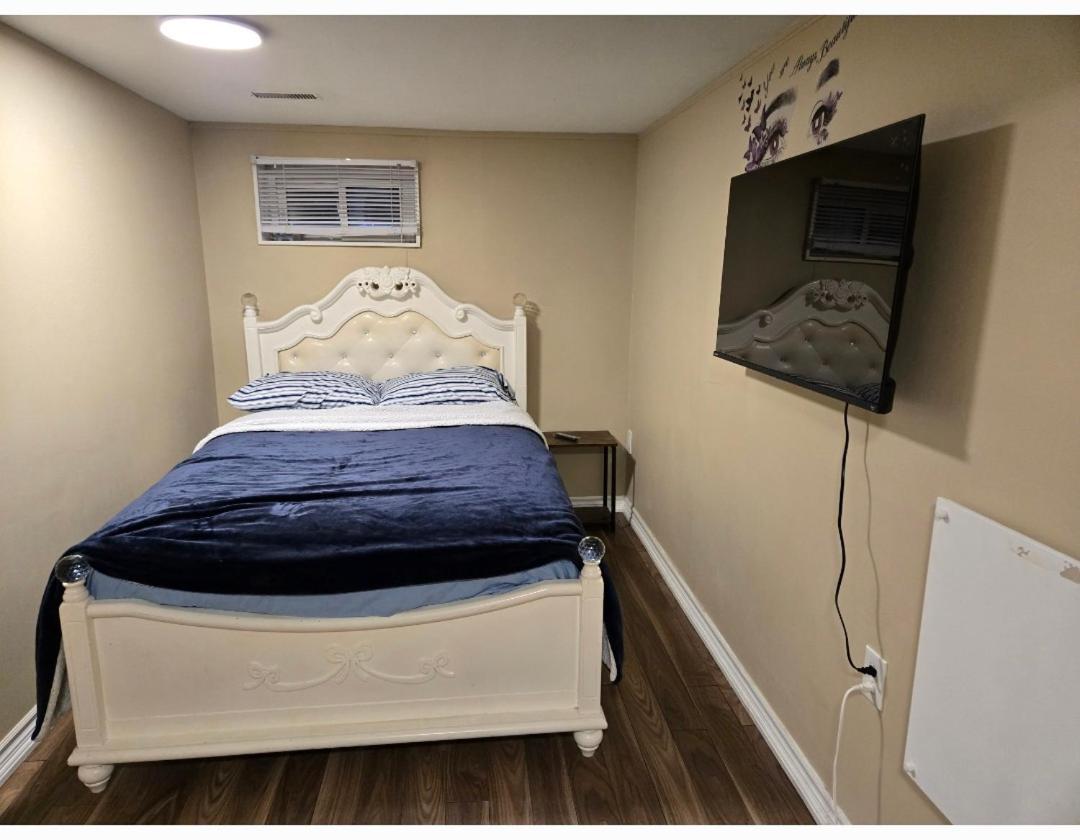 Séjour chez l'habitant A With Tv & Netflix In Walkout Basement *